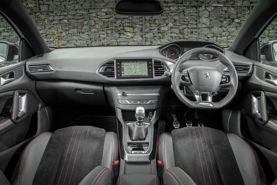  Peugeot 308 GT Line SW 2015 года  (UK) (фото 6 из 10)
